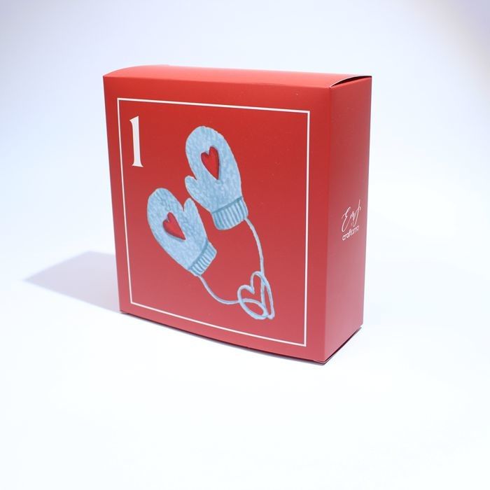 Kleine Verpackungskisten, eigene Geheimtasche für Hautpflege und Weihnachtskalender
