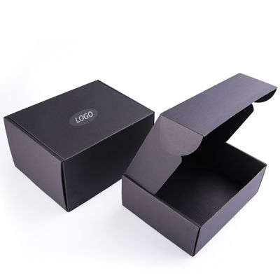 Schwarze Mailerboxen mit individuellem Design