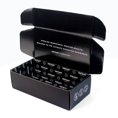 Bestellen Sie eine schwarze Kartonbox mit Logo und Einfügen.