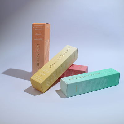 Verpackung für Lotionsflaschen mit texturisierter Oberfläche